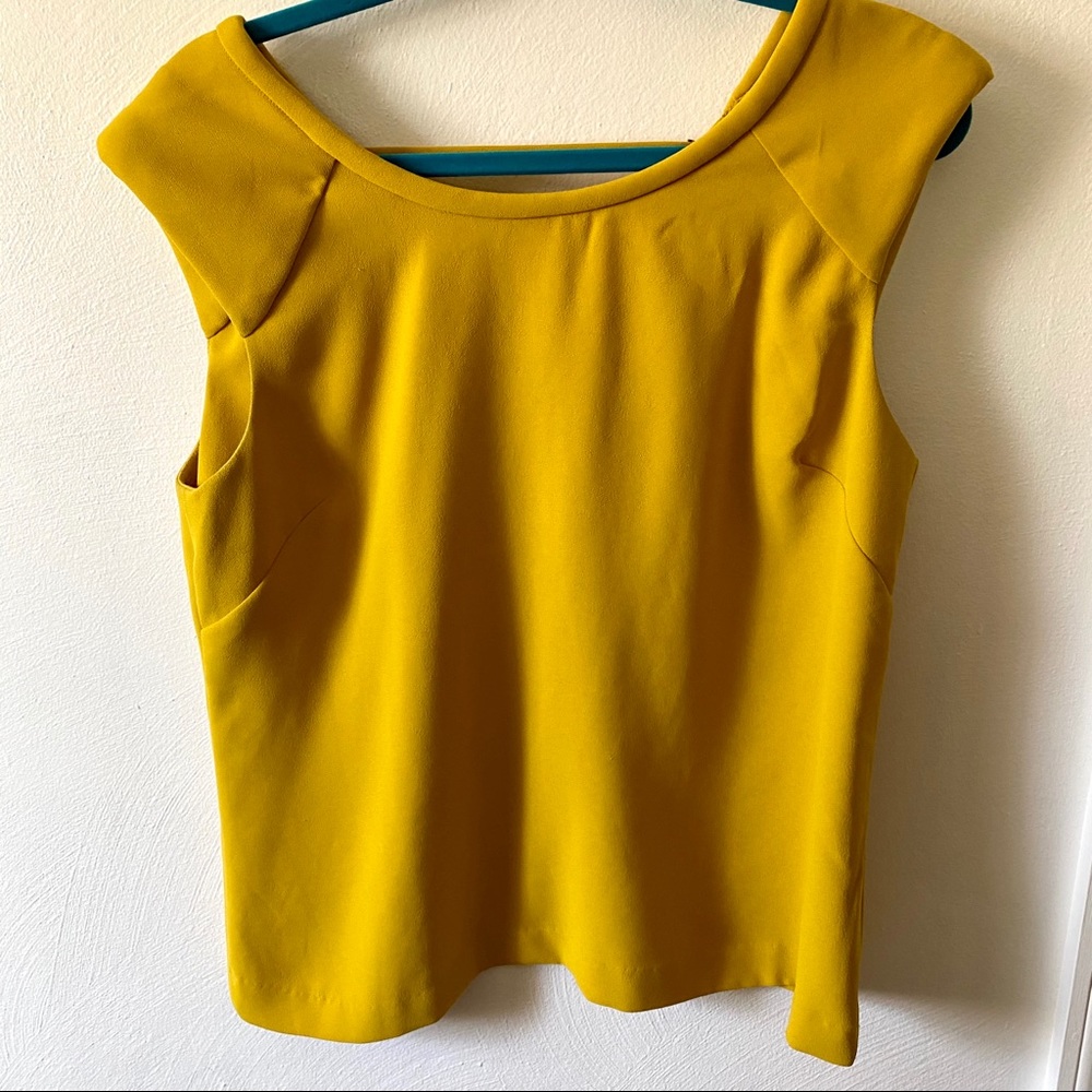 Vivienne by Vivienne Tam blouse Size Large